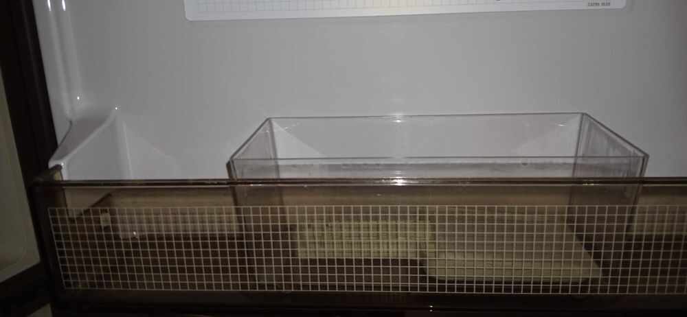 r&eacute;frig&eacute;rateur cong&eacute;lateur zanussi. Marron, tr&egrave;s bon &eacute;tat. Electroménager