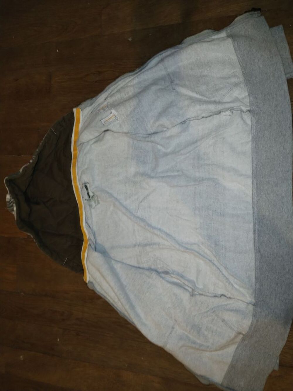 Gilet / sweat &agrave; capuche (Taille 134/140) Vtements enfants