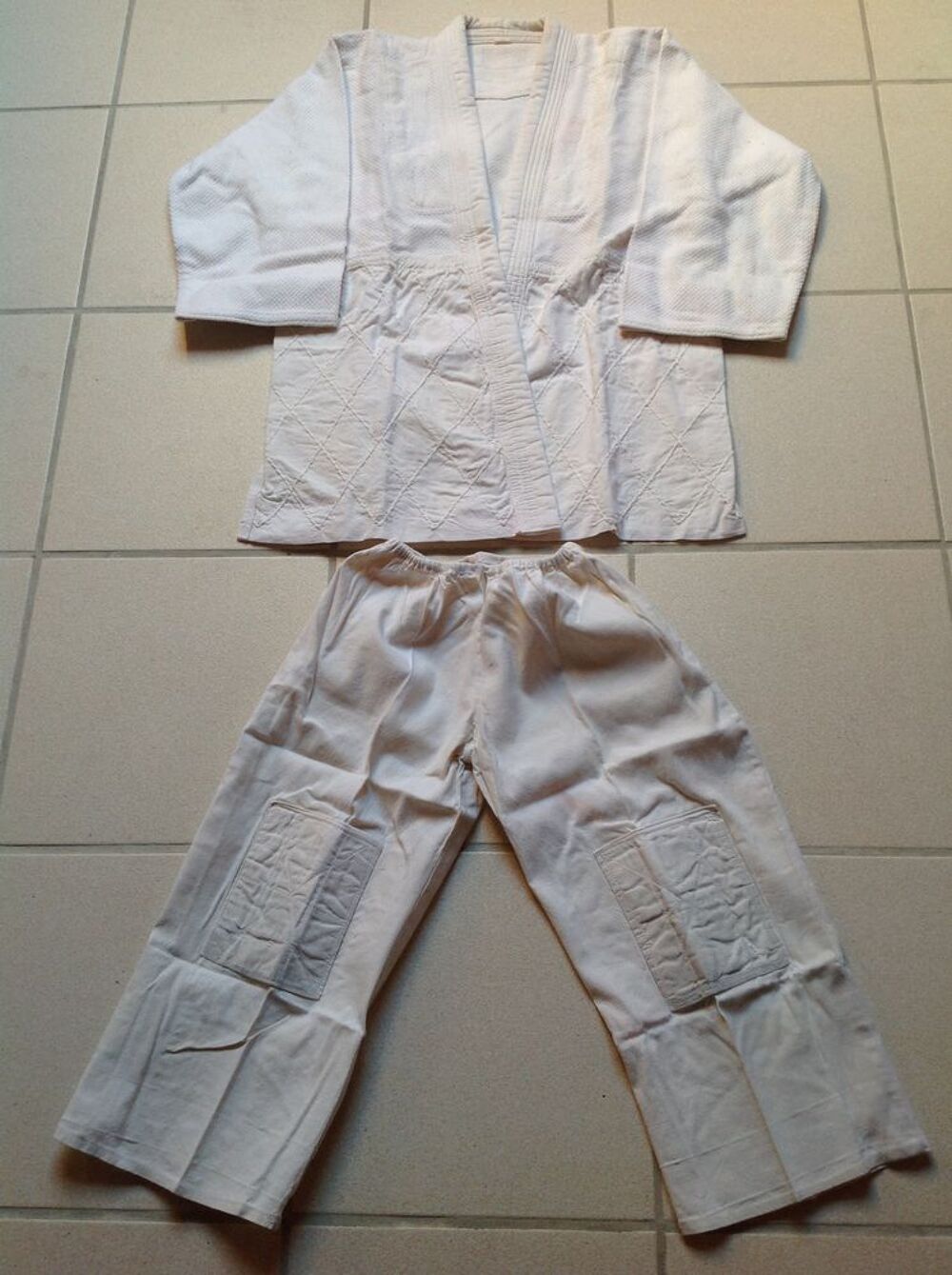 TROIS KIMONOS DE JUDO POUR ENFANTS Sports