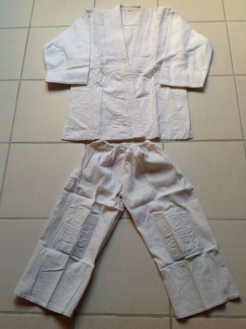 TROIS KIMONOS DE JUDO POUR ENFANTS 20 Trégunc (29)