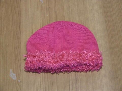 Bonnet de laine, fuschia, T. unique, TBE 2 Bagnolet (93)