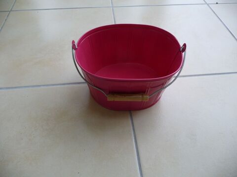 Joli panier ou seau forme ovale m�tal laqu� rose - Neuf 12 Celles-sur-Belle (79)