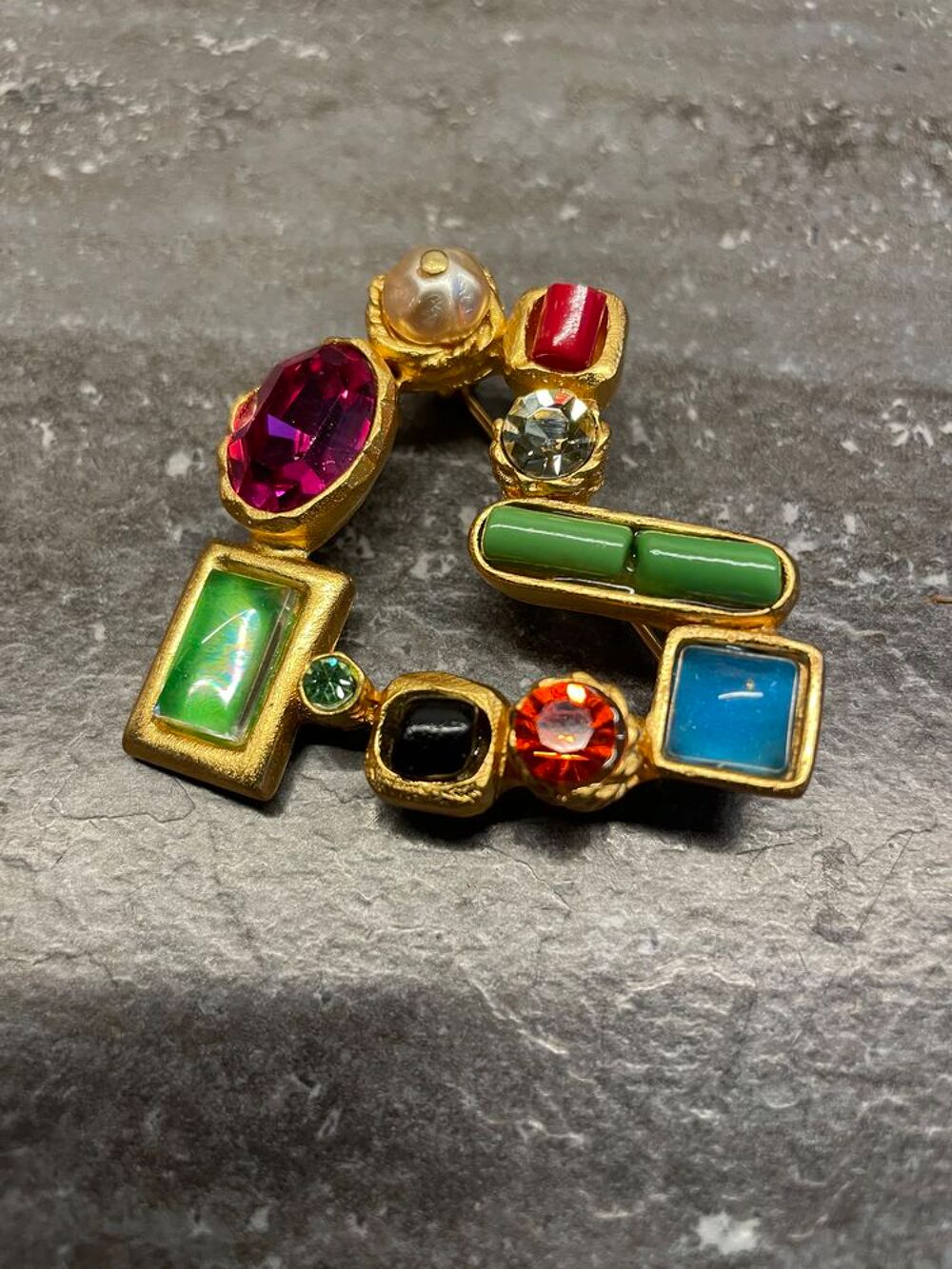 Superbe Broche coeur dor&eacute; multicolore Christian LACROIX Bijoux et montres