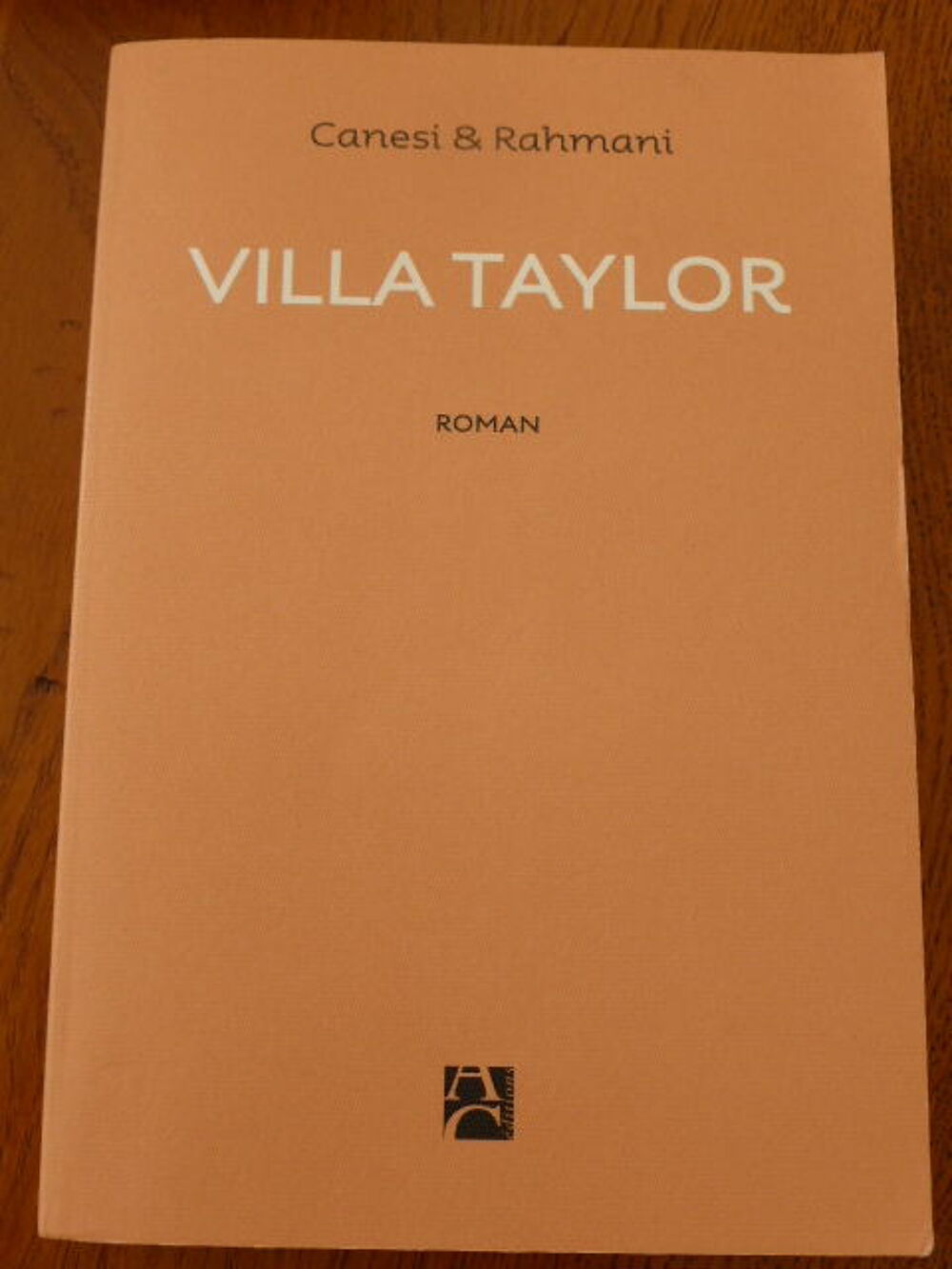 Villa Taylor Canesi et Rahmani Livres et BD