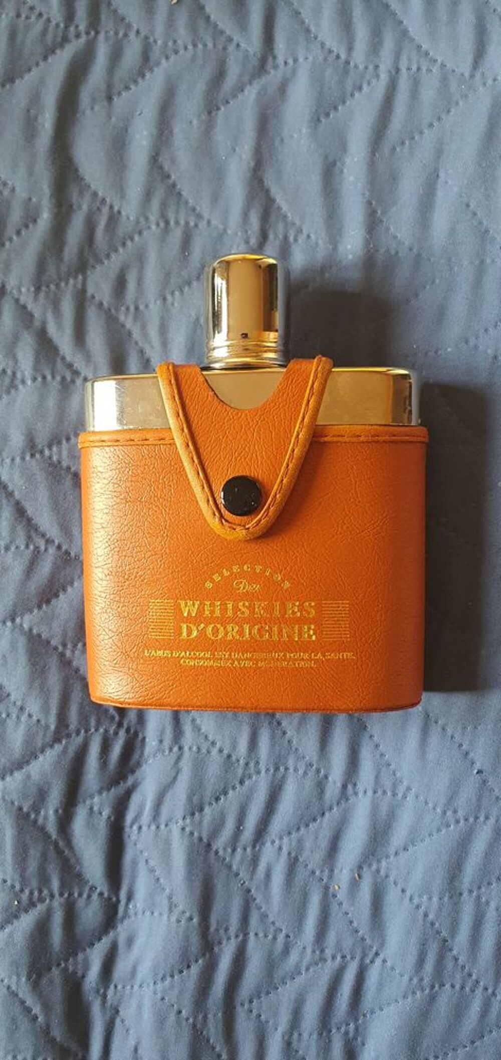 Flasque vintage de whisky 