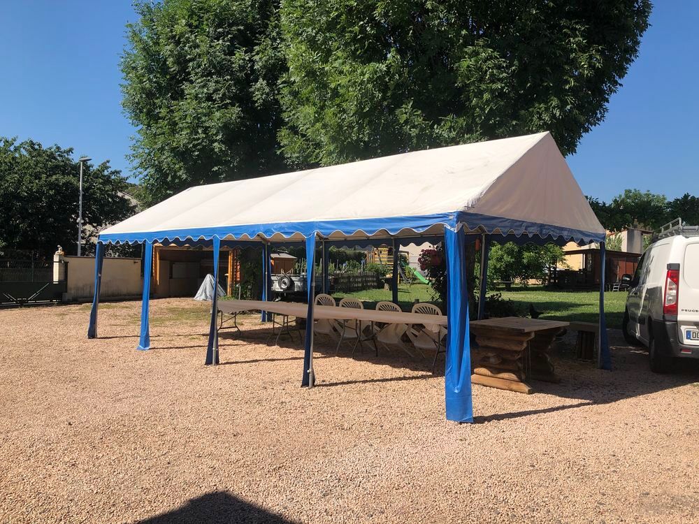     barnum 4m x 8 m  et barnum 3m x 3m 
