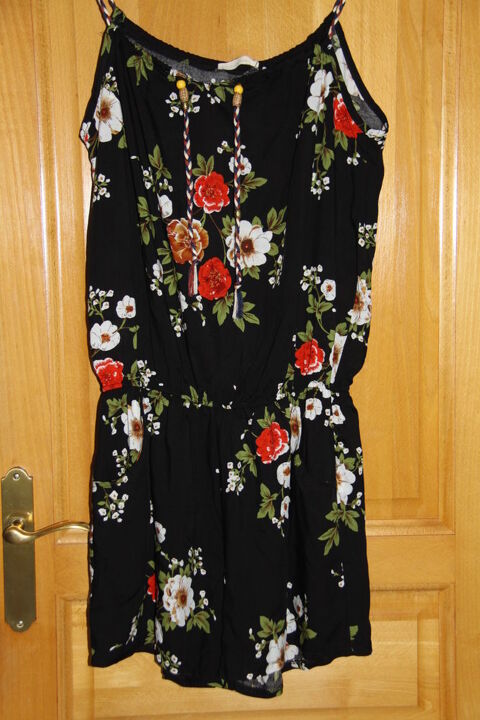 robe-SHORT TAILLE L
NEUF AVEC étiquette
25 Hallennes-lez-Haubourdin (59)