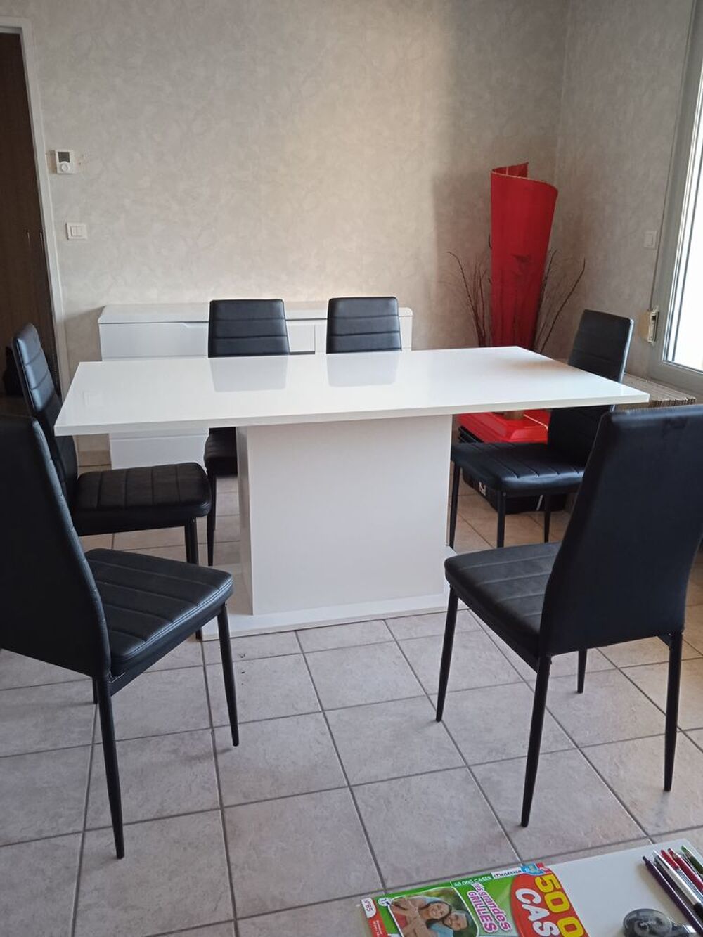 Table &agrave; manger + chaises + buffet Meubles