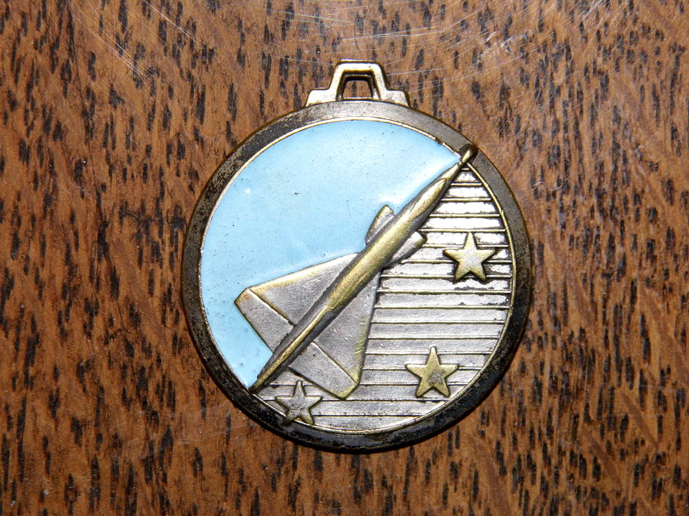 Ancienne M&eacute;daille Porte cle BASE AERIENNE COLMAR AIR Aviation avion militaire m&eacute;daille 