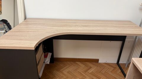 Bureau d?angle bois clair structure noire Saint-André-de-la-Marche (49)