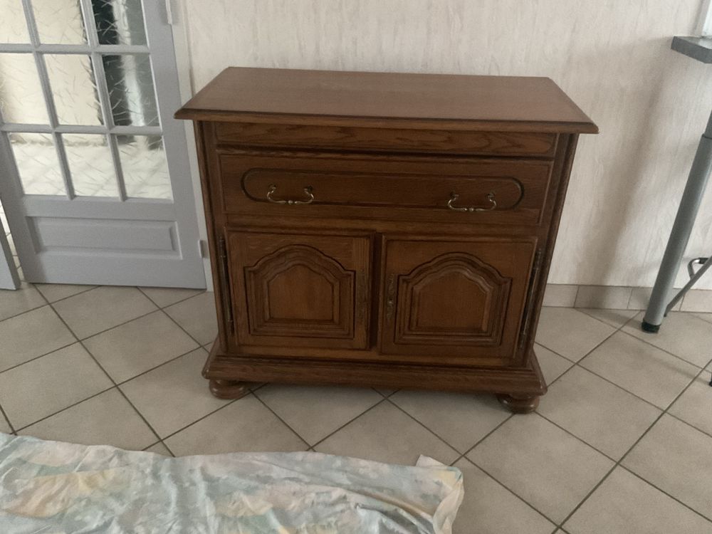 Meuble t&eacute;l&eacute; en ch&ecirc;ne 
100/90/48
Meubles