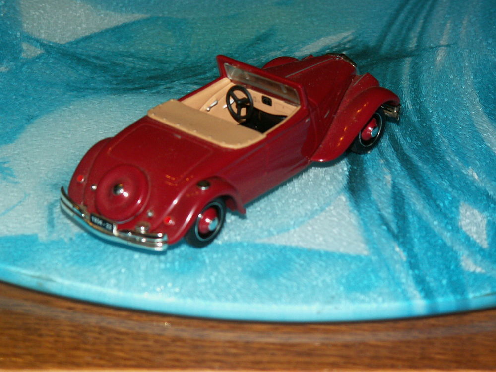 miniature Citro&euml;n traction 22CV cabriolet
Jeux / jouets