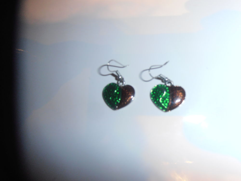 Boucles d'oreilles coeurs &eacute;maill&eacute;s 17 (28b) Bijoux et montres