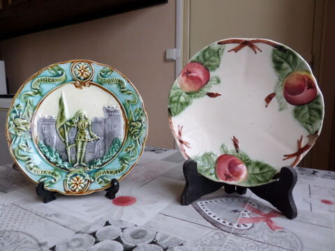 2 assiettes en barbotine d�cor pomme et jeanne d arc 7 Nogent-sur-Oise (60)
