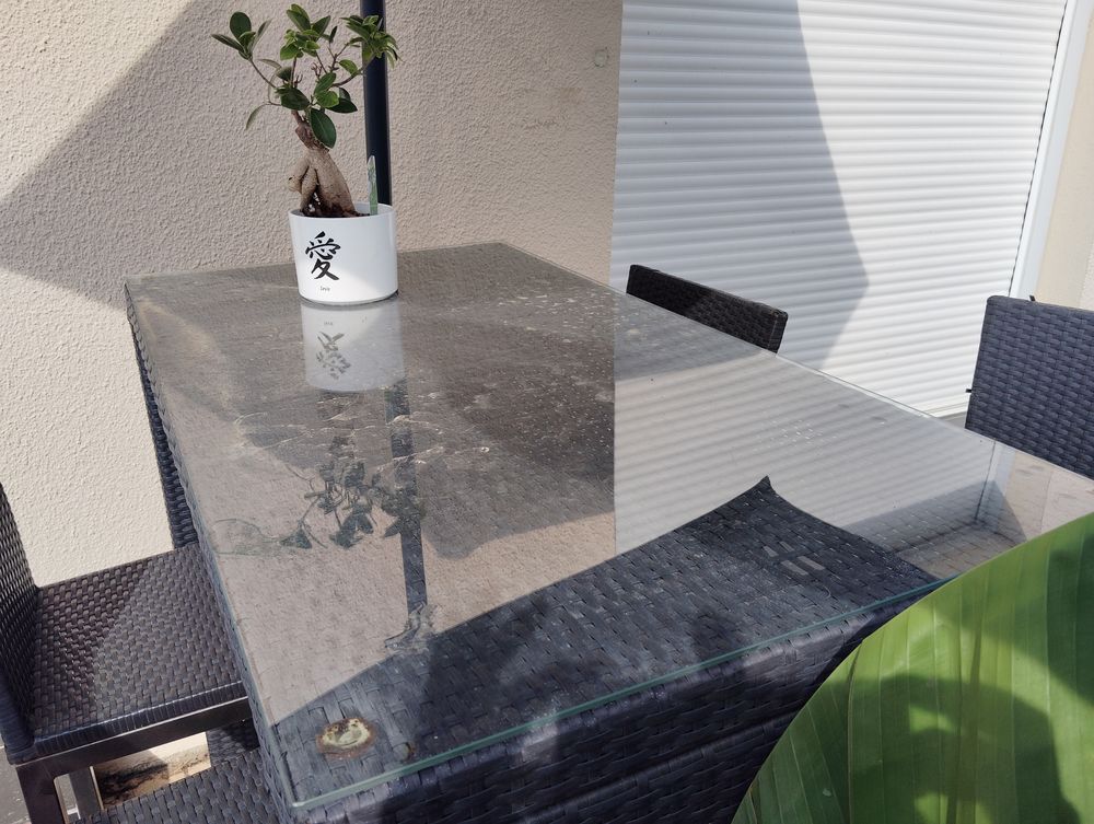 Table + chaises ext&eacute;rieur Meubles