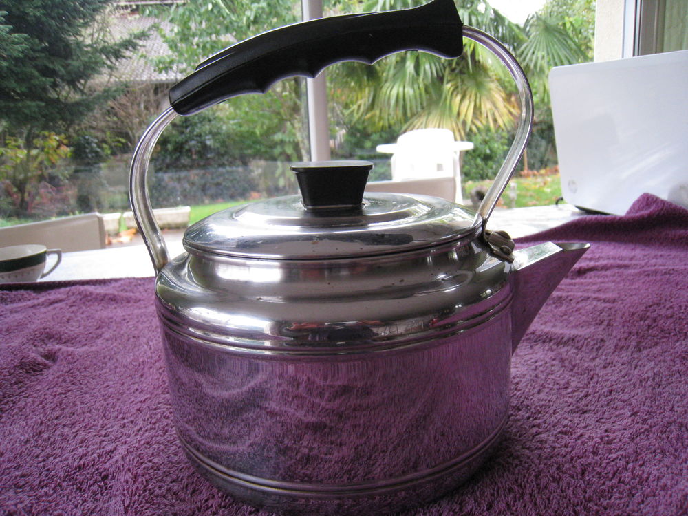Bouilloire vintage inox et bak&eacute;lite Cuisine