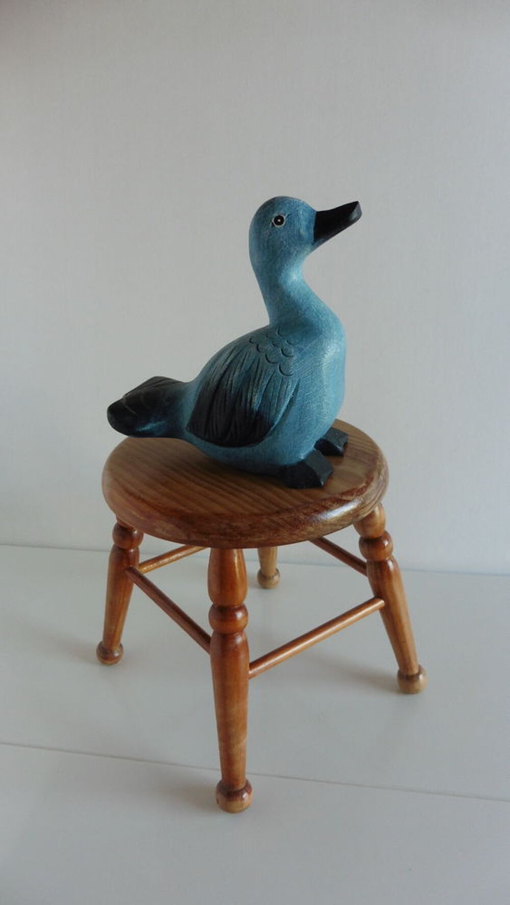 Canard sur Tabouret en bois Décoration