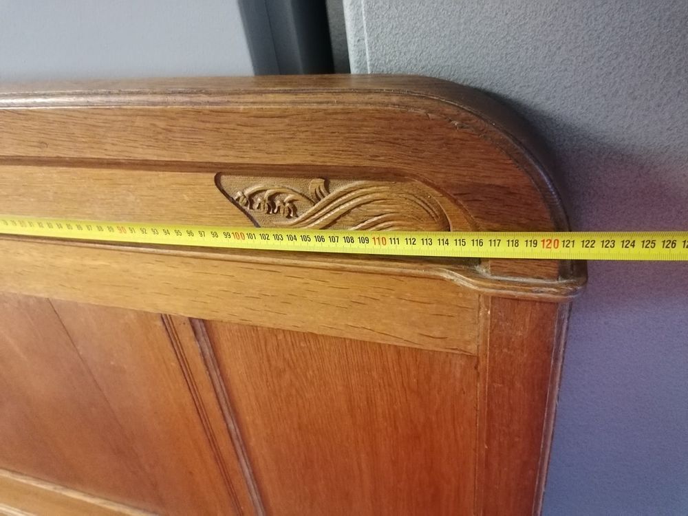 T&ecirc;te pied de lit sur roulettes Meubles