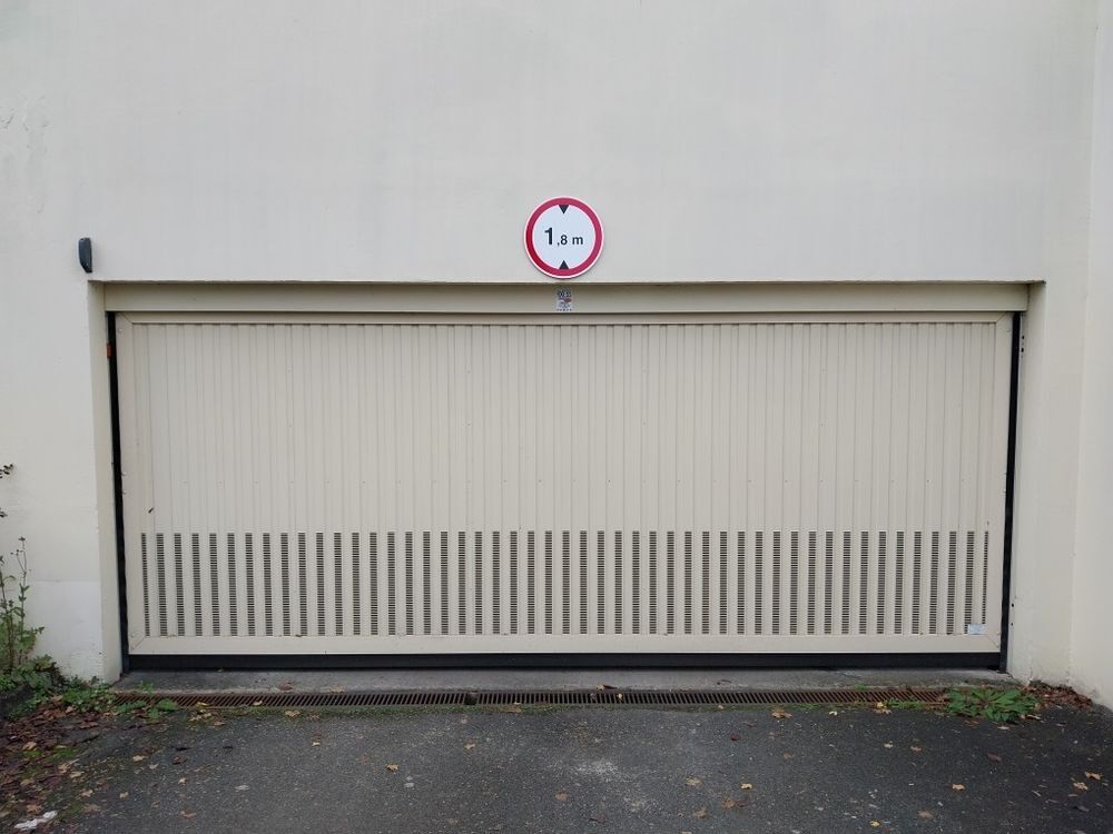 Location Parking/Garage Parking sécurisé  place Ravezies Bordeaux