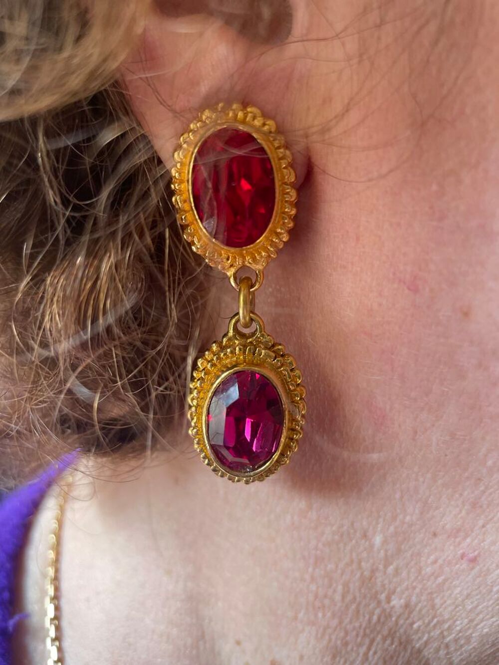 BO Clip pendante ovale perl&eacute;e Dor&eacute;e /strass Rouge/Fuchsia Bijoux et montres