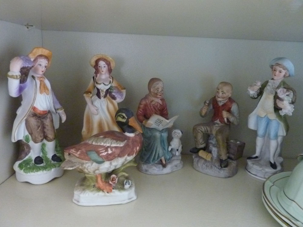 Anciennes Statues - chien - personnages- Décoration