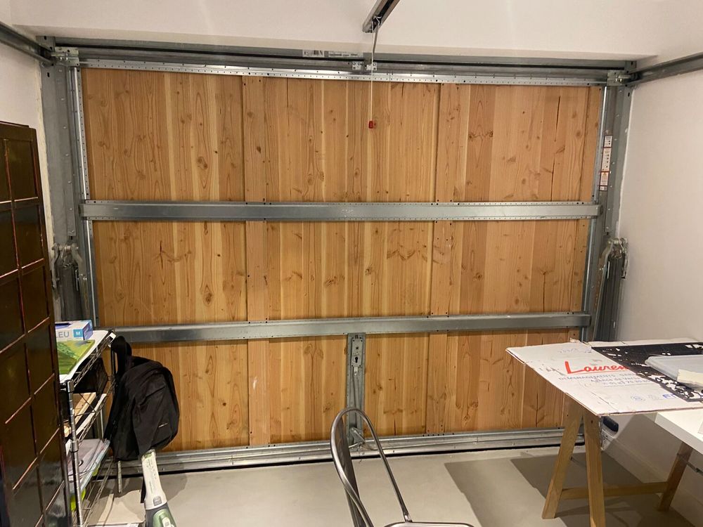 Porte de garage en bois motoris&eacute;e SOMFY Bricolage