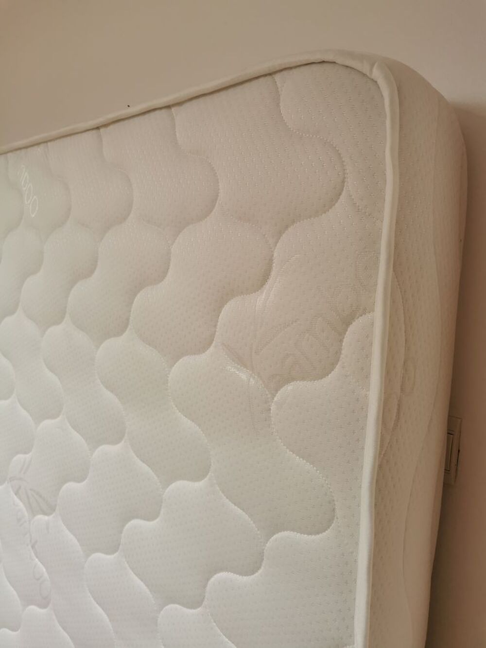 sommier avec pieds et matelas 160x20 Meubles