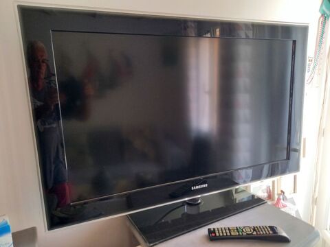 télé samsug   CRISTAL  avec un encadrement noir   450 La Garde (83)