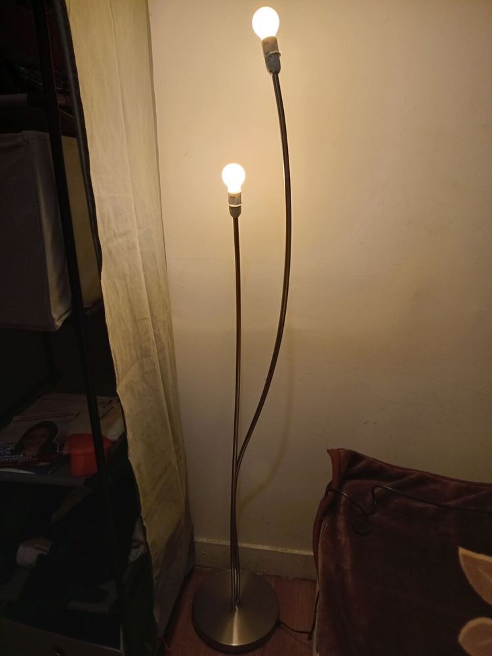 Luminaire Sur Un Pied Rond Maisons Du Monde Meubles