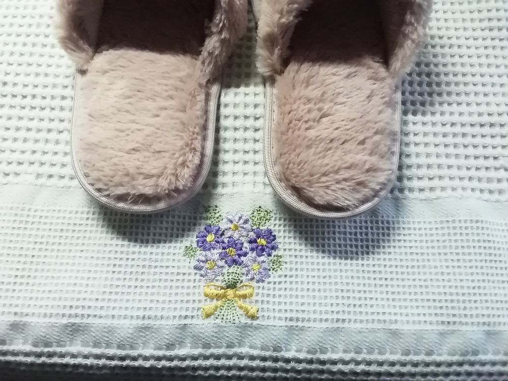 Chaussons fourr&eacute;s neufs 38 /39 rose Chaussures