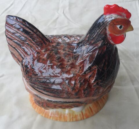 Terrine  poule neuve trouvée dans un placard
vintage 50 Castries (34)