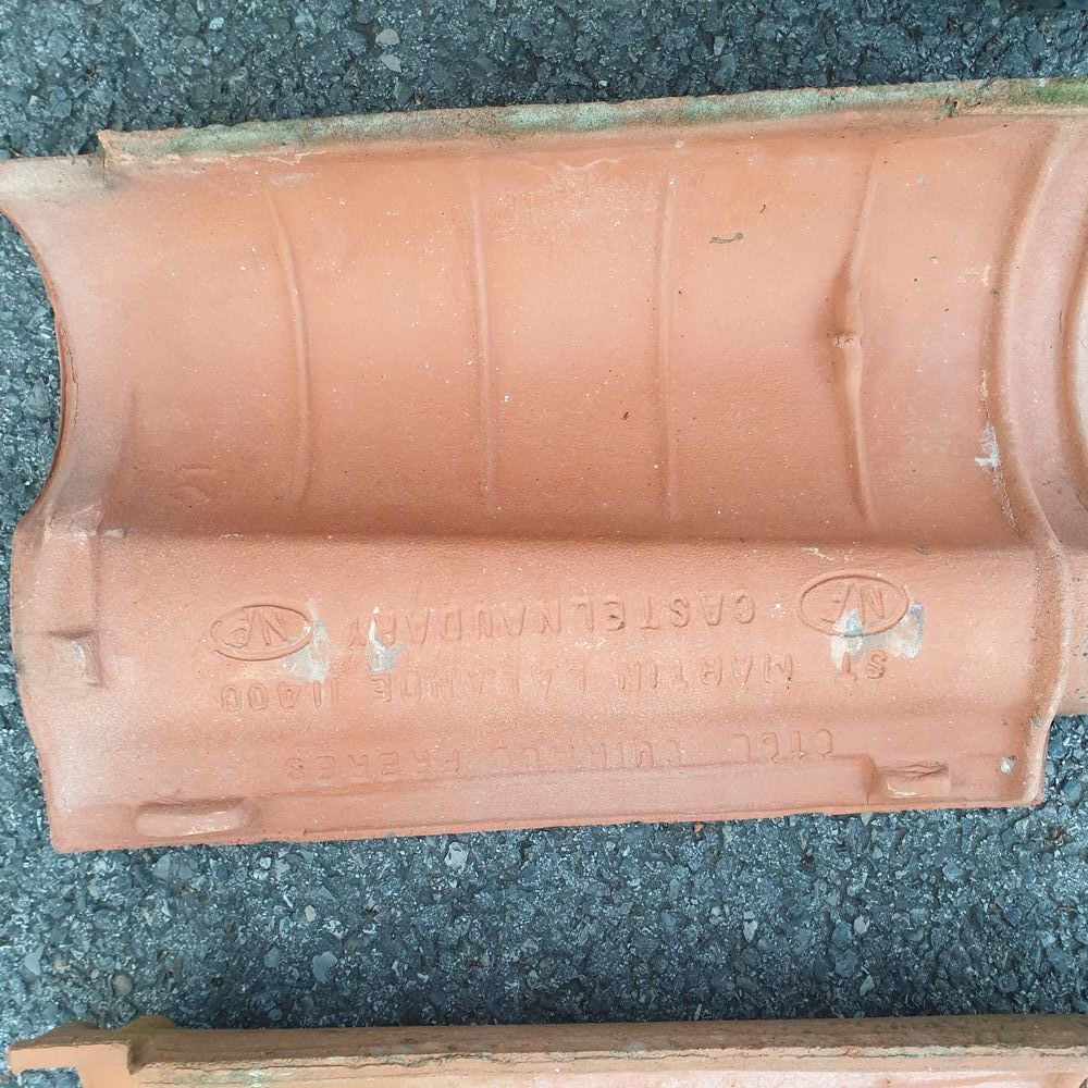 tuile STBL Guiraud fr&egrave;res Castelnaudary et DC10 Bricolage
