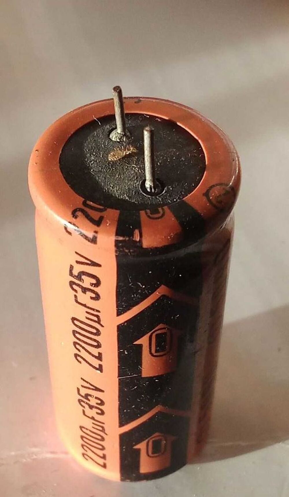 lot de trois capacit&eacute; de d&eacute;couplage 12volts Matériel informatique