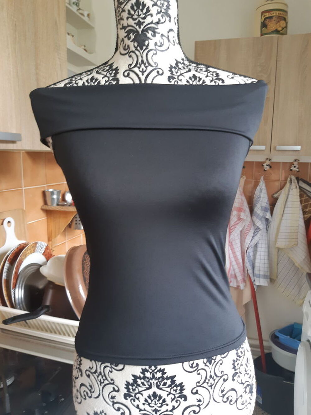 top noir col b&eacute;nitier NEUF TAILLE S
Vêtements