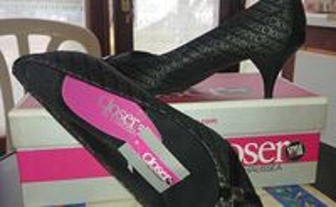   chaussures Noires Neuves pour femme P37 Marque Closer. A venir chercher sur place. J'accepte que du liquide. 