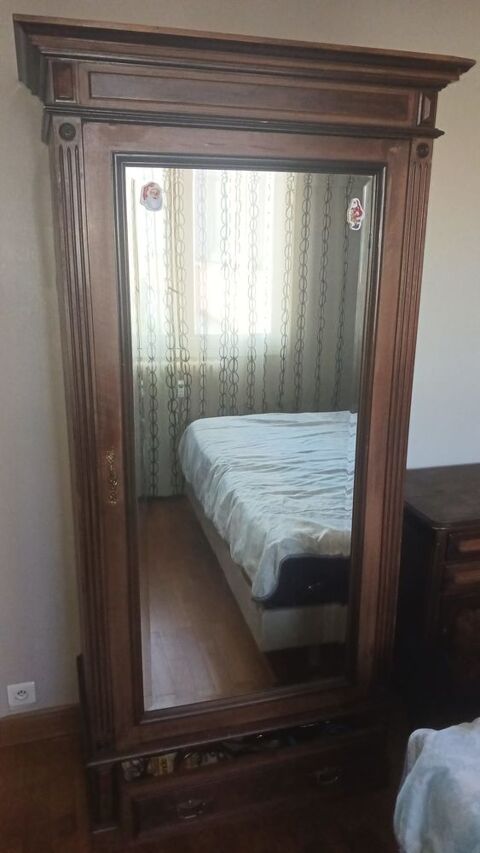 Armoire ancienne avec miroir (192?×?96?×?50?cm) Servas (01)