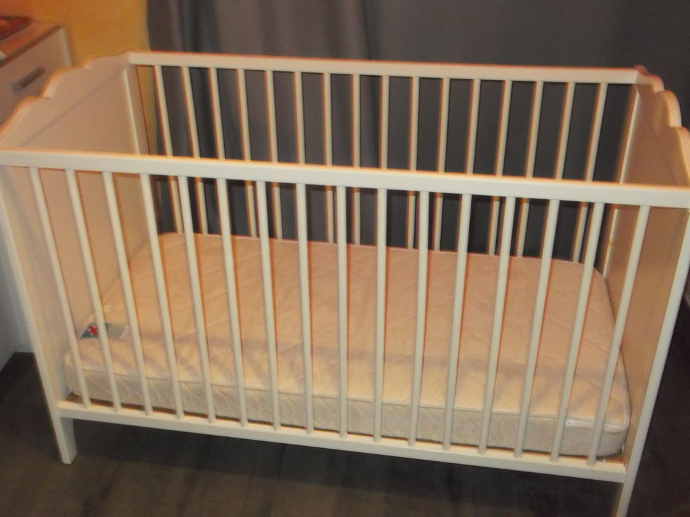 lit &agrave; barreaux b&eacute;b&eacute; Mobilier enfants