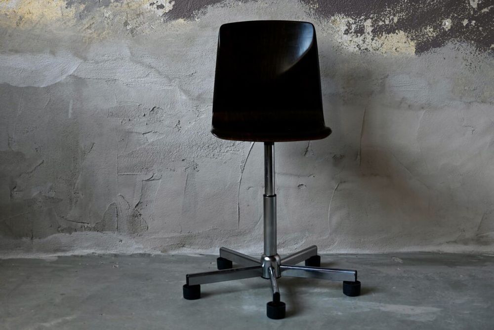 Chaise pivotante haute de bureau d'atelier ou si&egrave;ge vintage Meubles