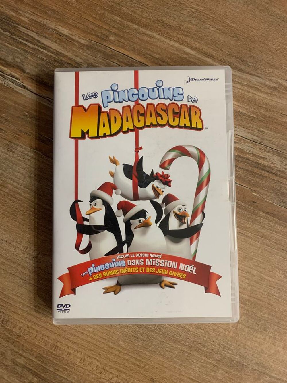 DVD &acute;&acute; Les pingouins de Madagascar &acute;&acute; DVD et blu-ray