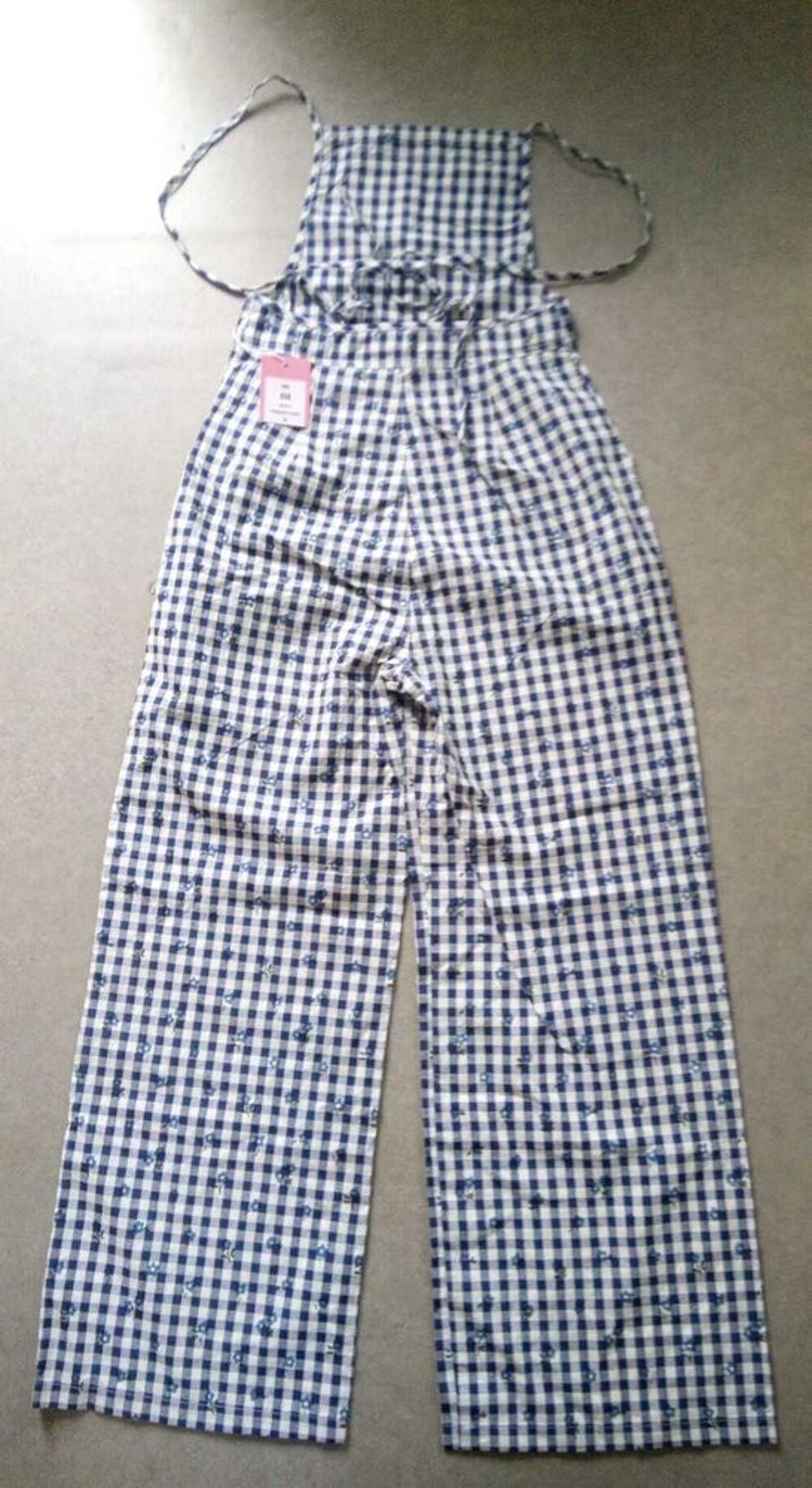 Pantalon femme taille 36 et 38 neuf Marque jamais port&eacute;. Sur Amiens Rivery. Pas d'envoi. 20 € pi&egrave;ce.... Vêtements