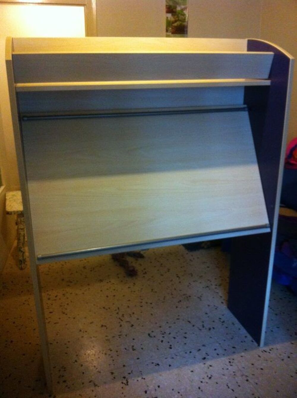 TABLE DE DESSIN INT&Eacute;GR&Eacute; DANS MEUBLE POUR DESSIN Jeux / jouets