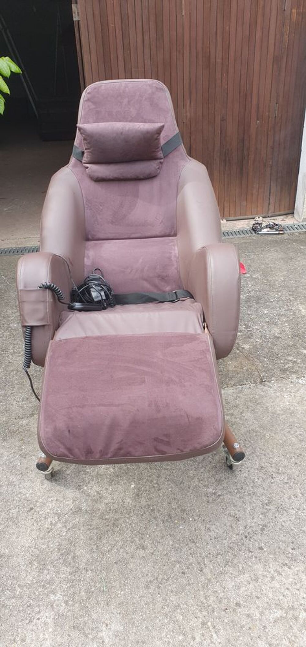 fauteuil releveur electrique + table pour dejeuner Meubles