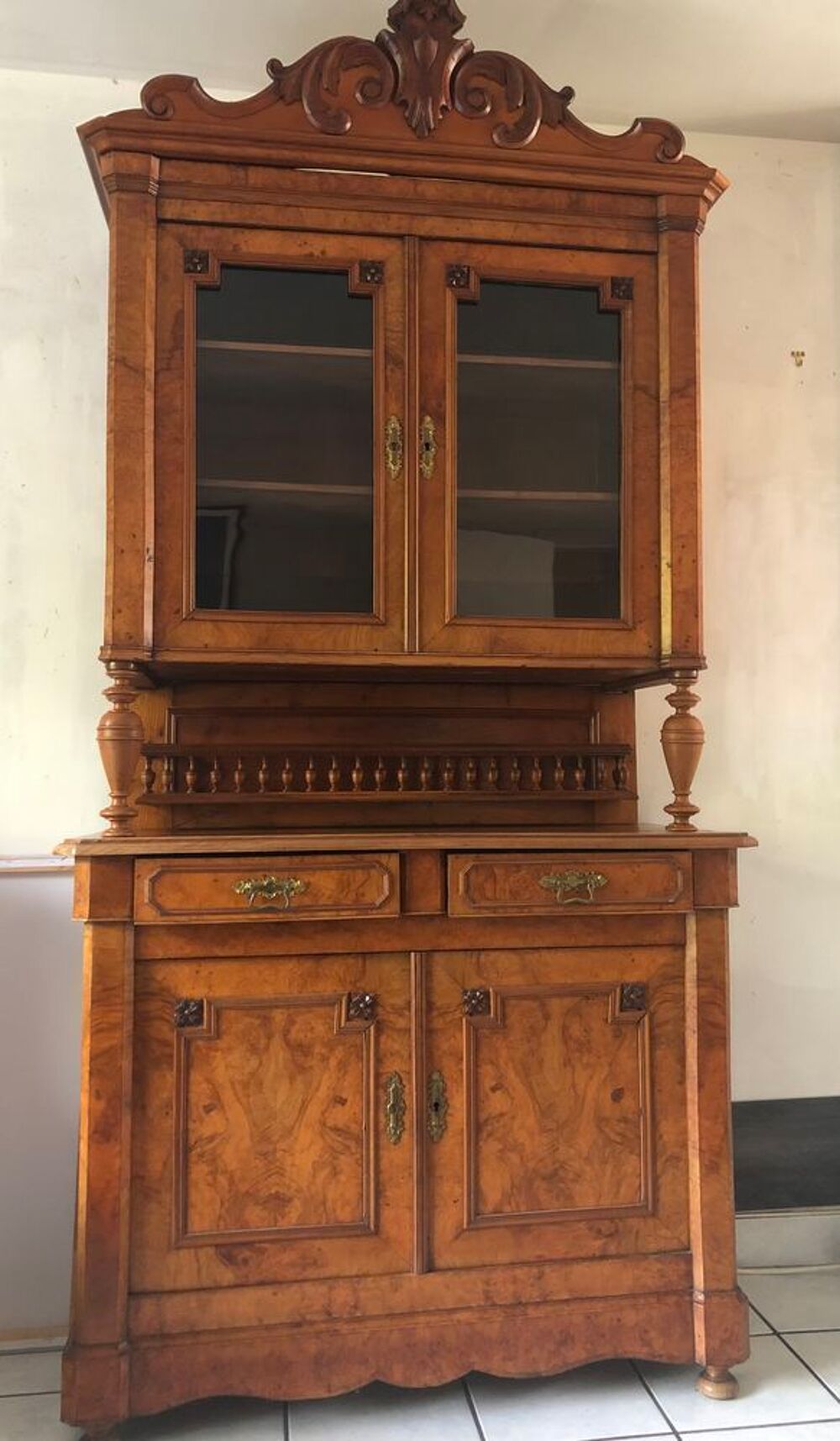 Vaisselier ancien en bois d'arbres fruitiers Meubles