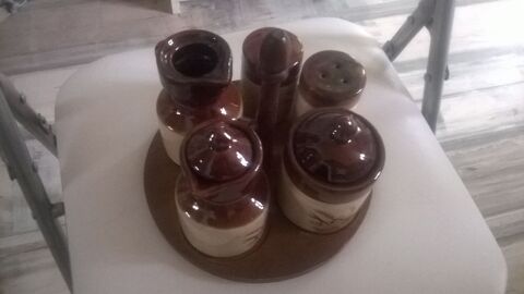 Plateau � plusieurs condiments 
NEUF 8 Talange (57)