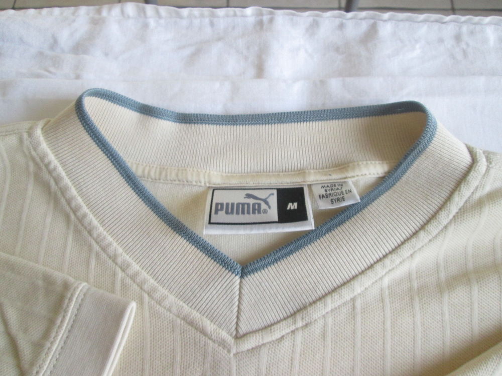 Tee-shirt Puma Col V taille M/L Vêtements