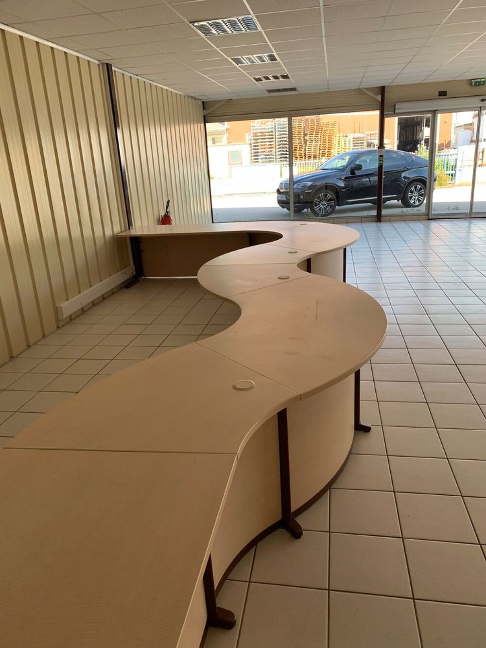 GRAND BUREAU D'ACCEUIL OU BUREAU &Agrave; PARTAGER Meubles
