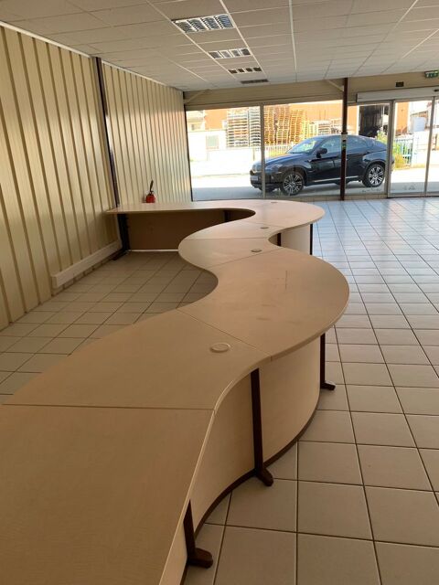 GRAND BUREAU D'ACCEUIL OU BUREAU À PARTAGER 700 Jeurre (39)