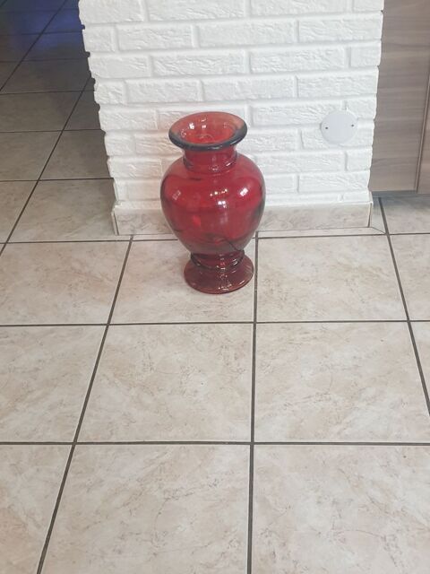 Vase /pot verre rouge 20 Saint-Quentin-Fallavier (38)