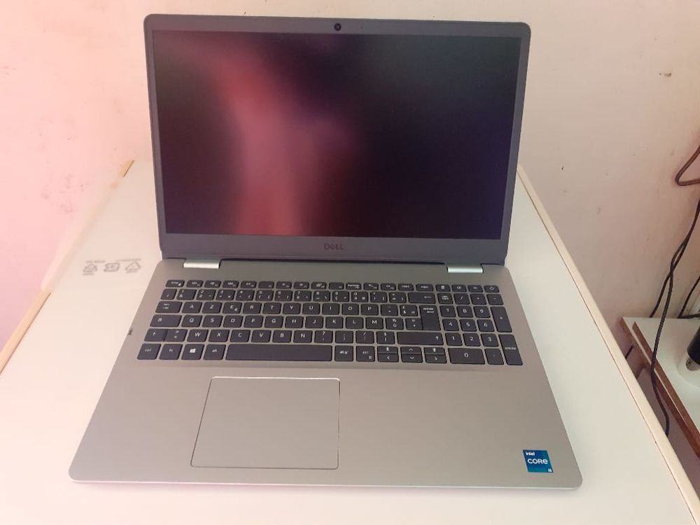 
Ordinateur Dell Inspiron 15-3501-397 
Matériel informatique