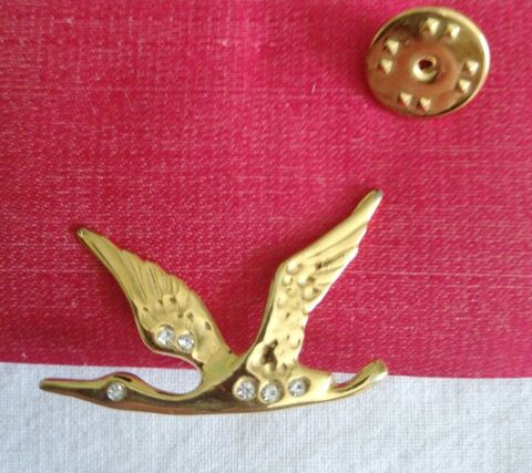 Broche/Pin's animalière CIGOGNE couleur or strass 4 Écuisses (71)